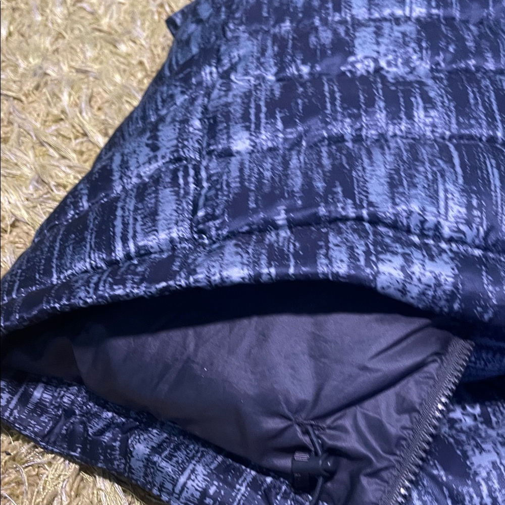 Patagonia Navy and Light Gray Puffer Jacket - Picture 4 of 11